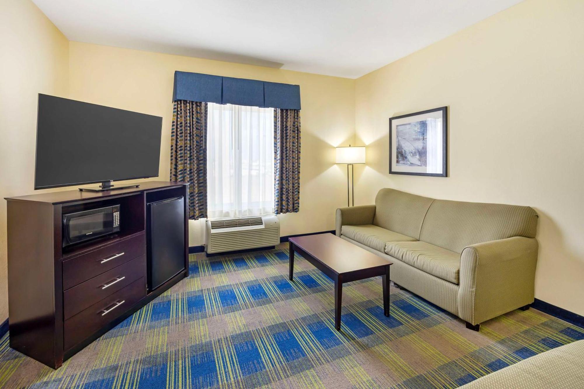 Best Western Plus Pratt Bagian luar foto