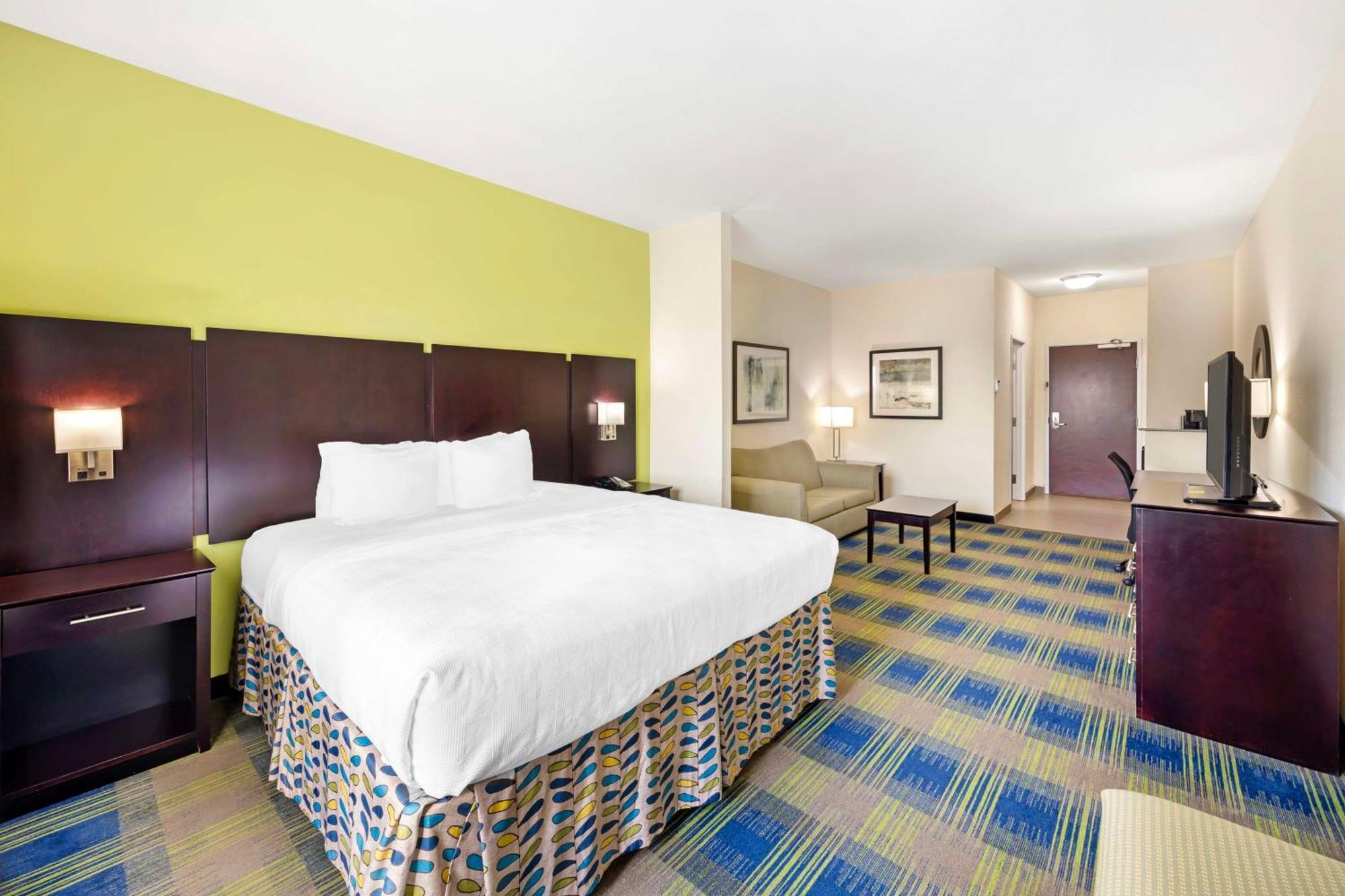 Best Western Plus Pratt Bagian luar foto