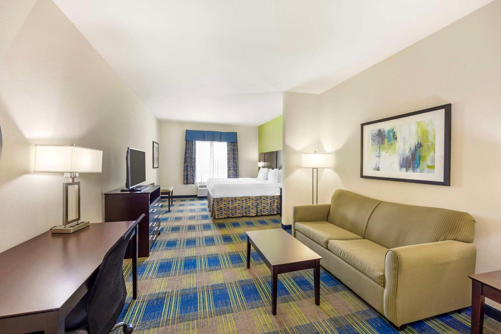 Best Western Plus Pratt Bagian luar foto