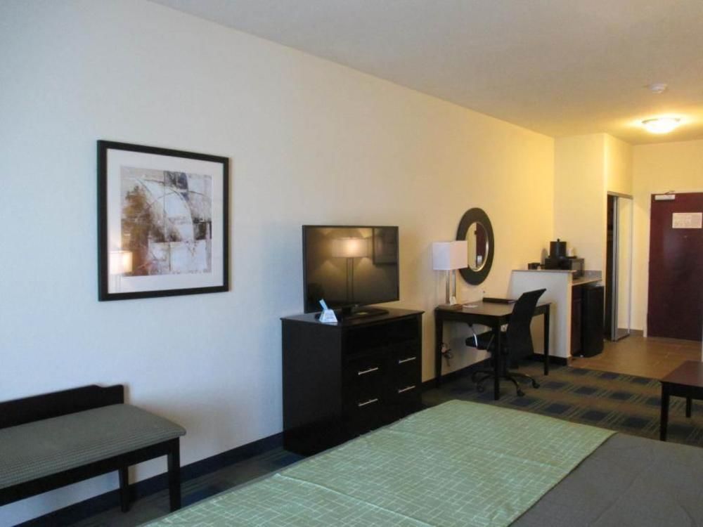 Best Western Plus Pratt Bagian luar foto